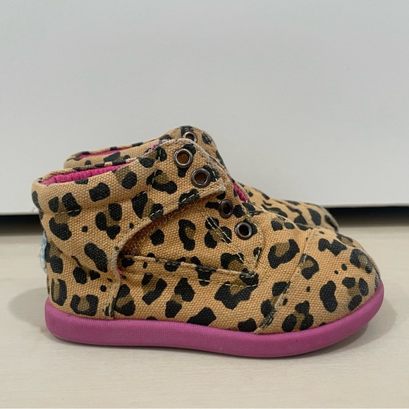 Toms Other - Toms Tiny Toddler Leopard Print Canvas Boots w/ Pink Details Size Toddler 6